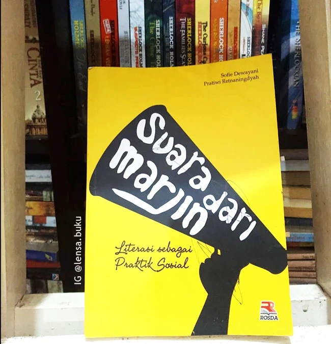 Suara dari Marjin: Literasi sebagai Praktik Sosial oleh Sofie Dewayani dan Pratiwi Retnaningdyah